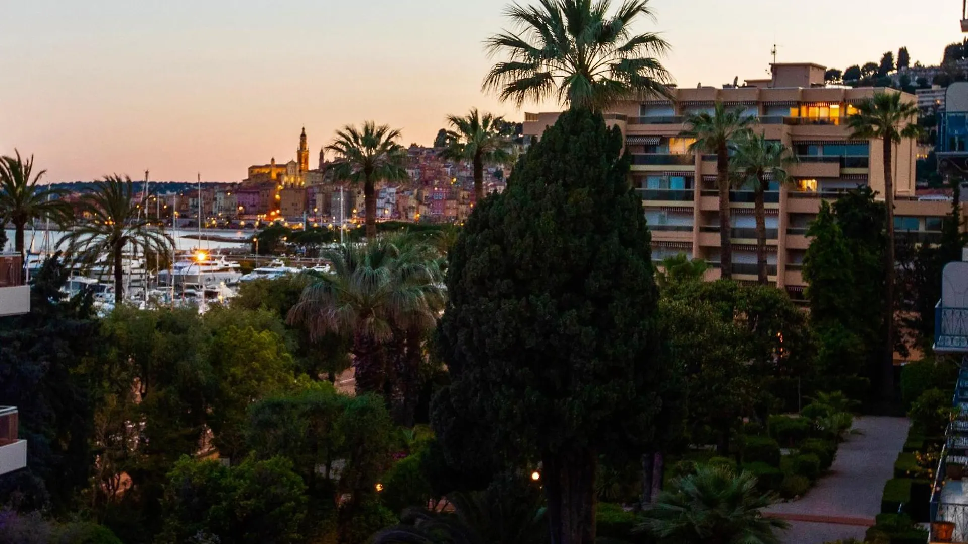 Apartament Evasion Menton Vue Mer Proche Plage Et Gare Francja